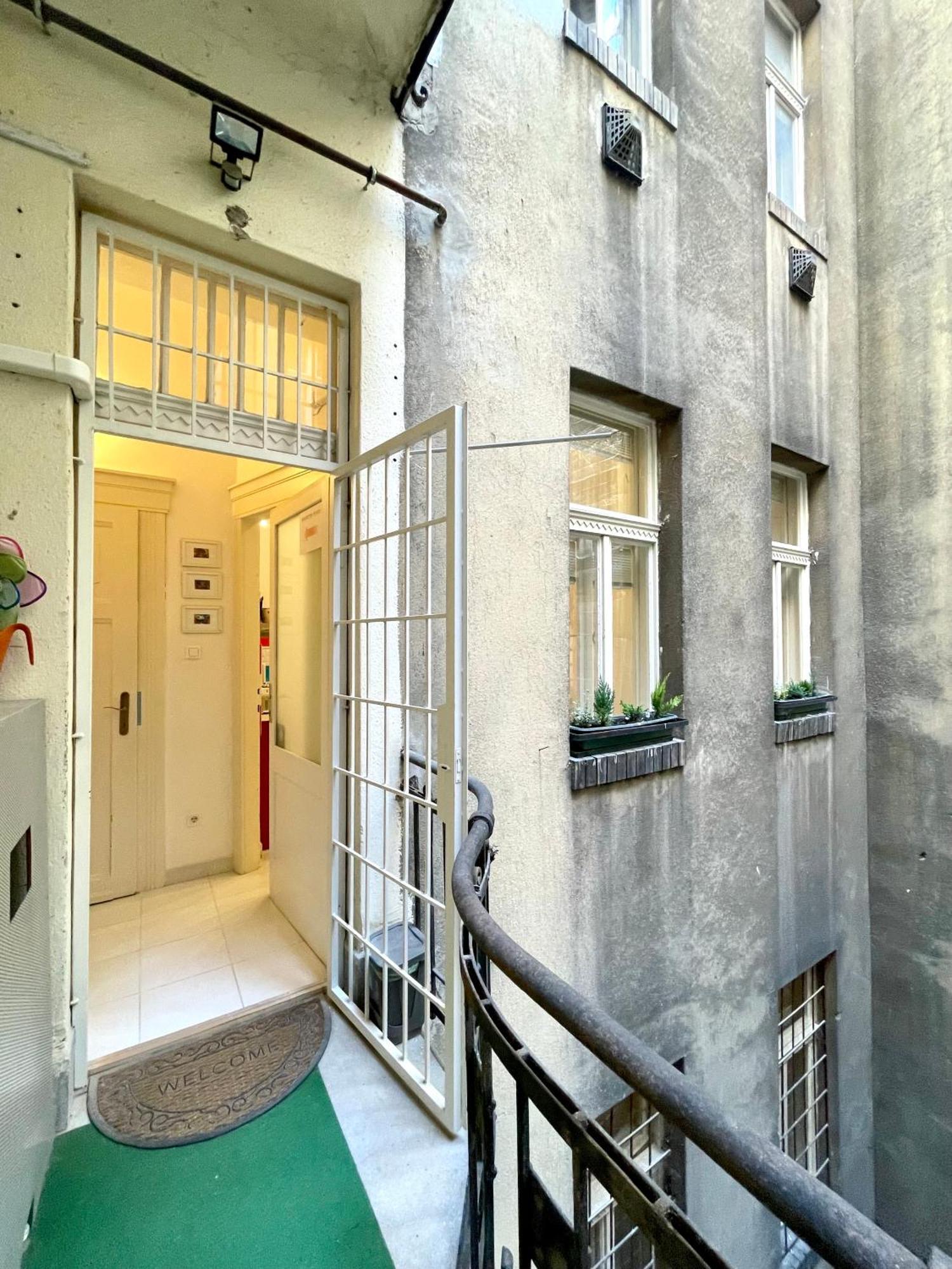 Rainbow Pearl Apartment At St Stephen' S Basilica Budapest Bagian luar foto