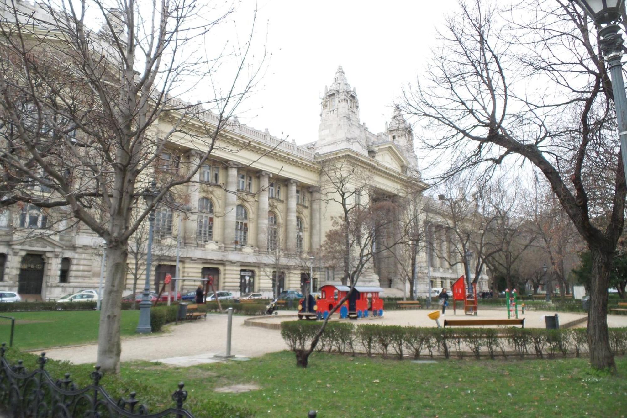 Rainbow Pearl Apartment At St Stephen' S Basilica Budapest Bagian luar foto